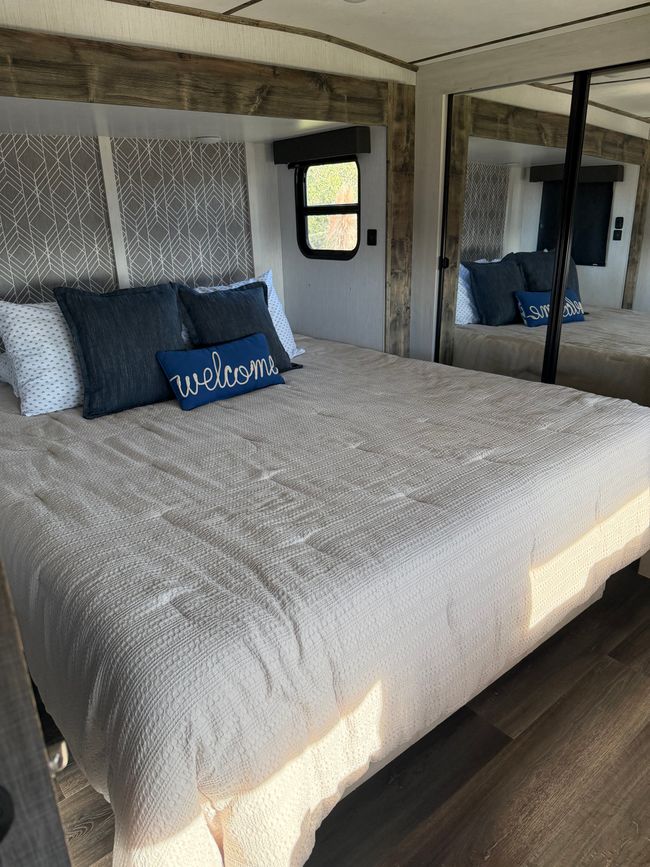 Großzügiges Bett