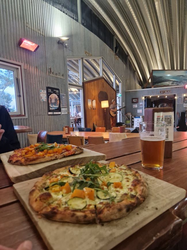 Pizza, Bier und Live Musik in der Lucky Bay Brauerei