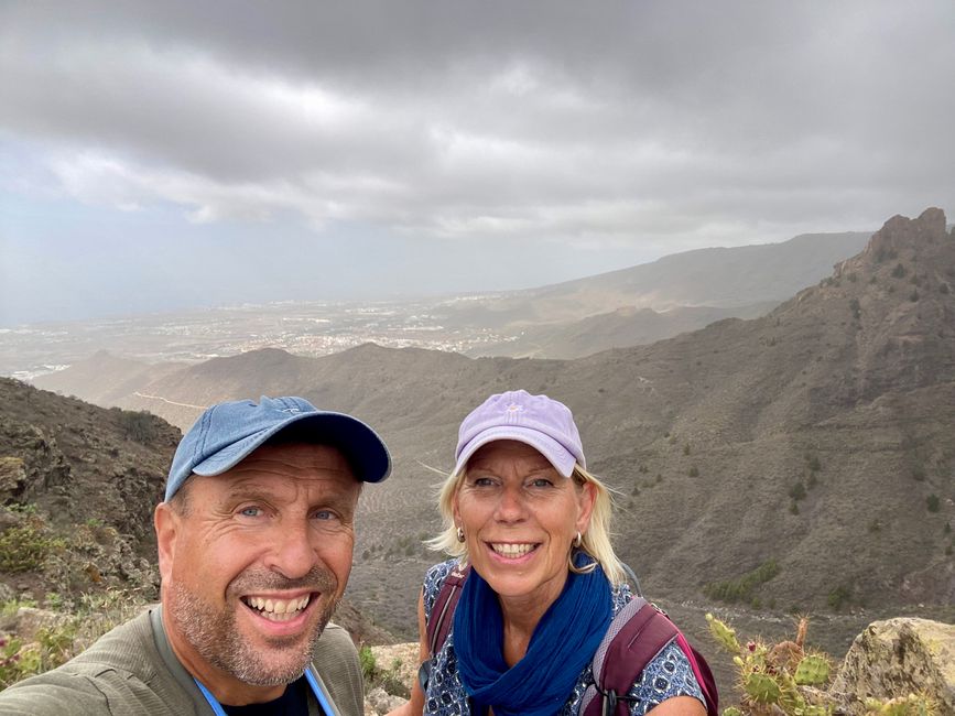 Deep down below us, the resort castles of Las Americas - unfortunately, the clouds rolled in