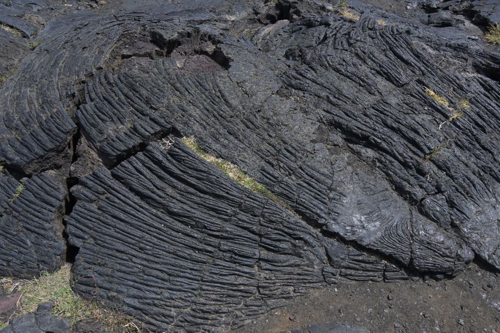 Lave sur la route Chain of Craters