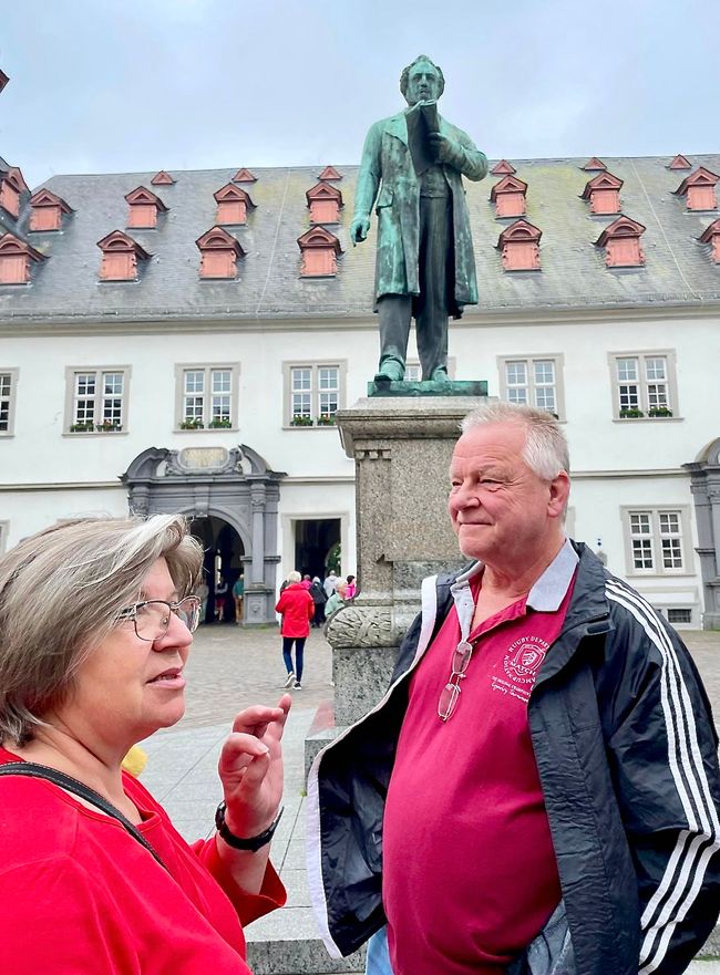 Martina with Peter in front of the monument of Johannes Müller, the most important German physiologist of the 19th century.