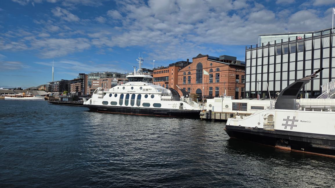 Ab Aker brygge fahren die Elektrofähren alle paar Minuten .