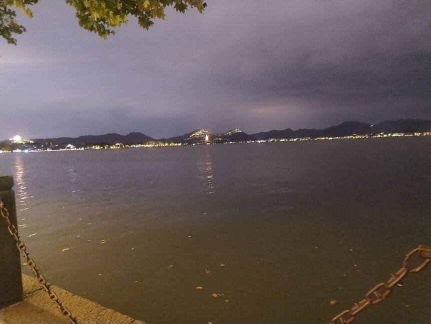 Abend über den Hügeln bei Hangzhou 
