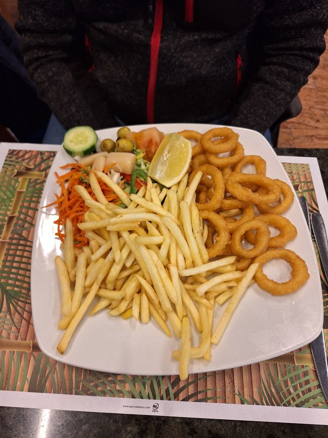 Tintenfisch mit Pommes 🍟