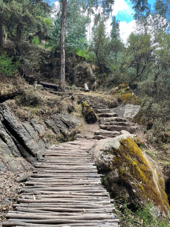 Day 17 
Mysterious hiking trail with "waterfall" somewhere in the Andes near Cusco