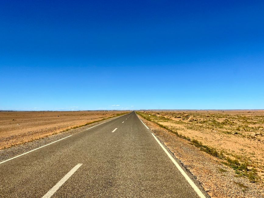 Endless horizon in the Moroccan desert