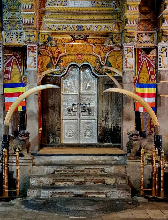 Kandy - Diente de Buda y 'la santa oásis de paz y iluminación'.
