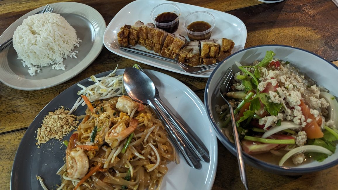 Pad Thai , crispy Pork, Glasnudelsalat 