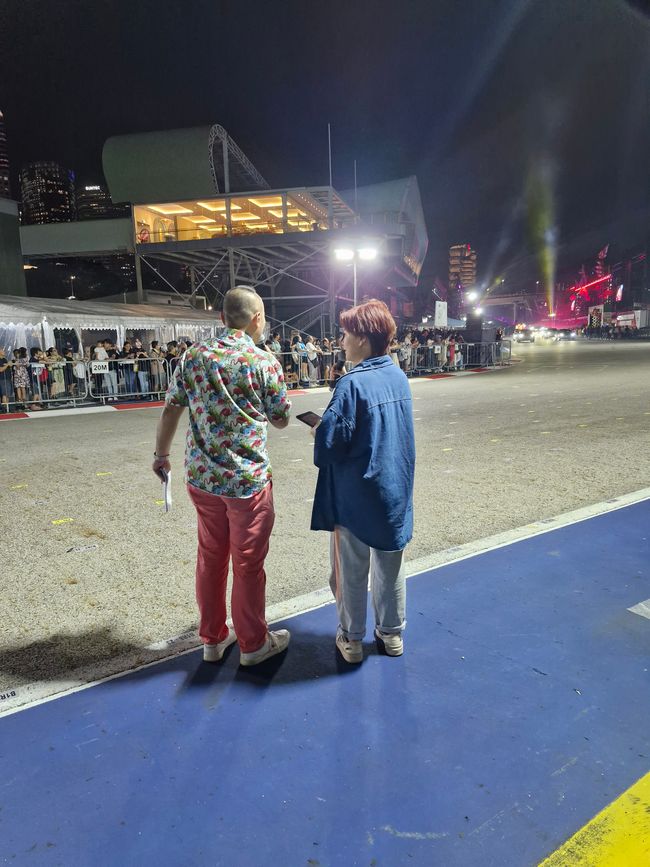 Chengay Parade Moderatoren