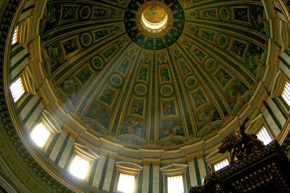 Die Kuppel ist das Werk von Michelangelo Buoanarroti  (1546-1564)