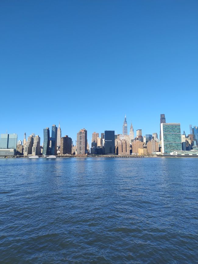 View of Manhattan from Hunter's Point 