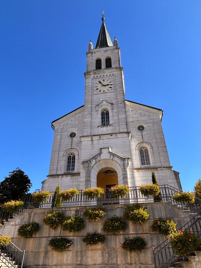 Die Kirche von Les Brenets