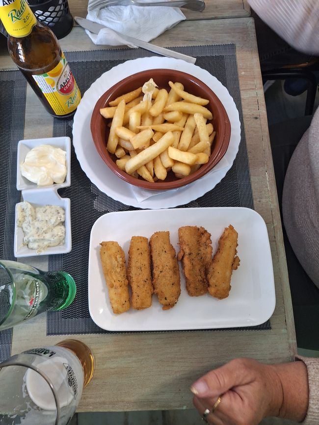 Bâtonnets de mozzarella avec des frites 🍟 