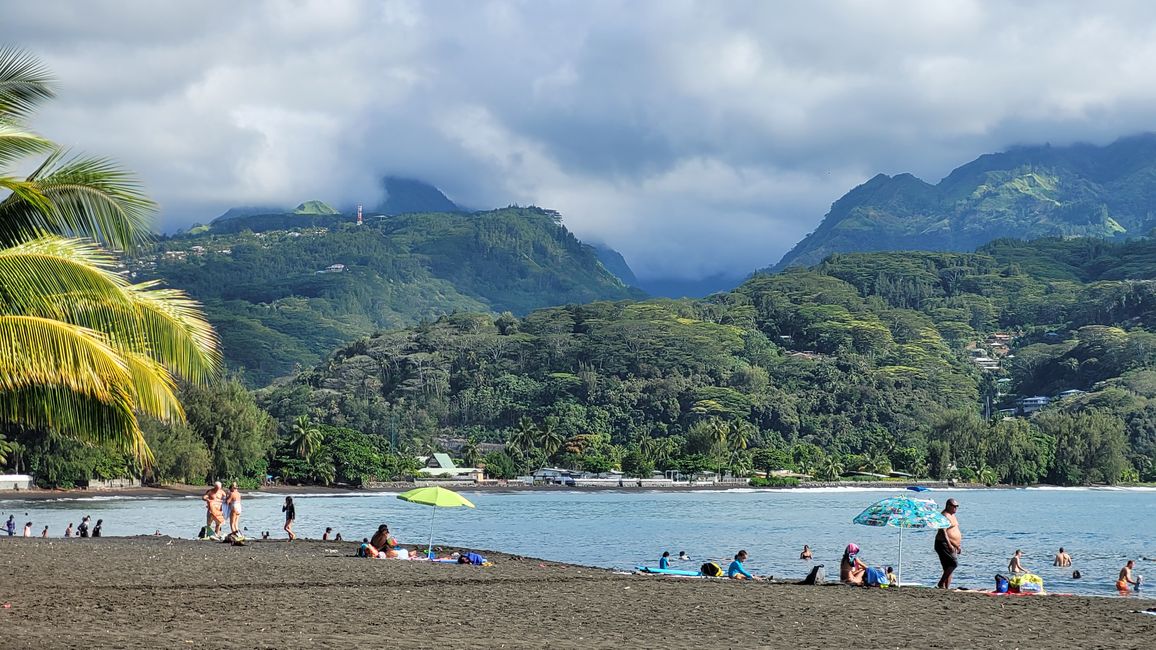 Tour around the edge of Tahiti-Nui