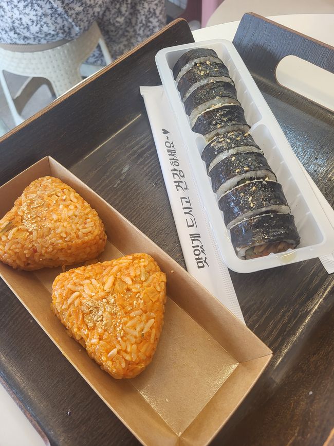 Kimchi Triangle Reis & Gimbap