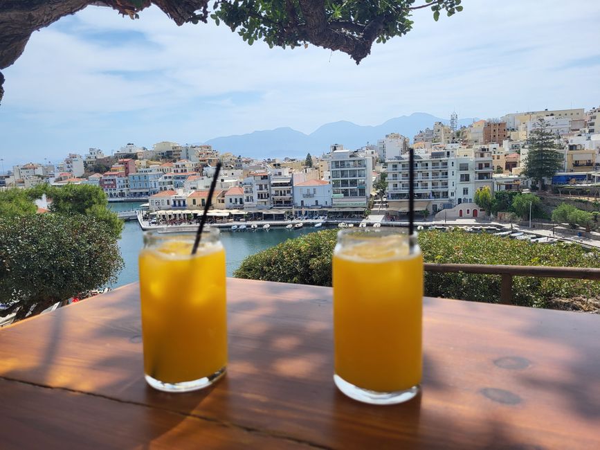 Orangensaft Pause in Ágios Nikolaos