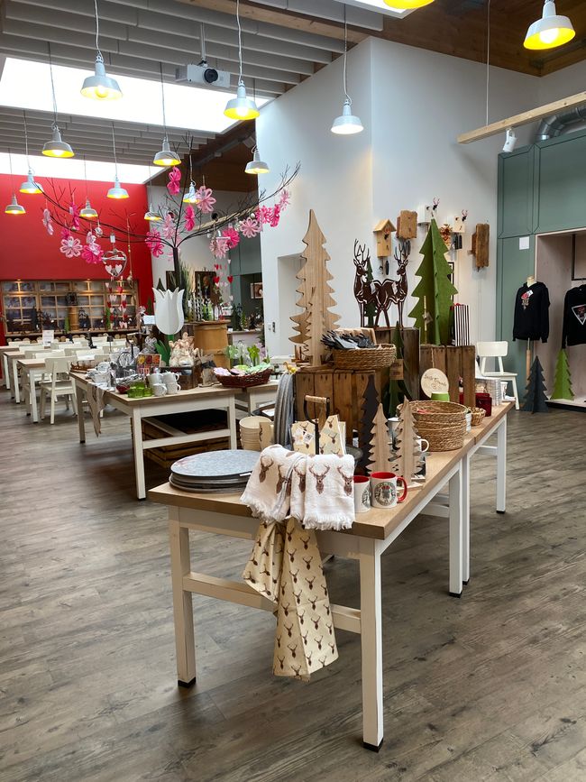 - sondern bietet fast ihr komplettes Sortiment in Utzenfeld an