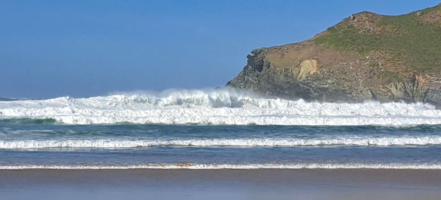 Vier Meter Wellen am Praia de Pantín