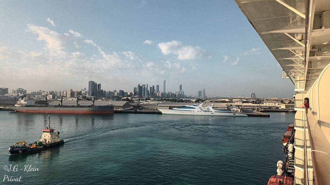 Blick vom.Schiff auf Abu Dhabi