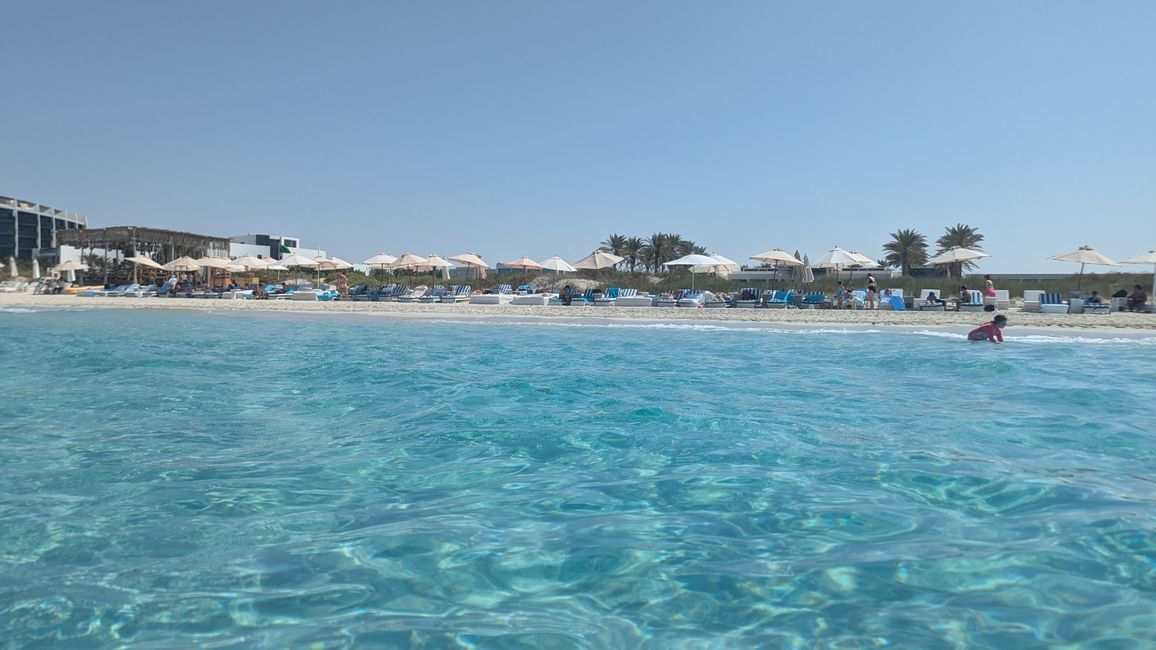 Tag 6 (2024) Drei Kirchen, Saadiyat Beach Club & Global Village