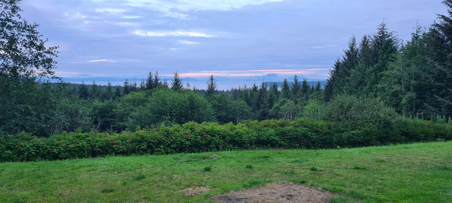 Blick aufs Festland während die Sonne untergeht