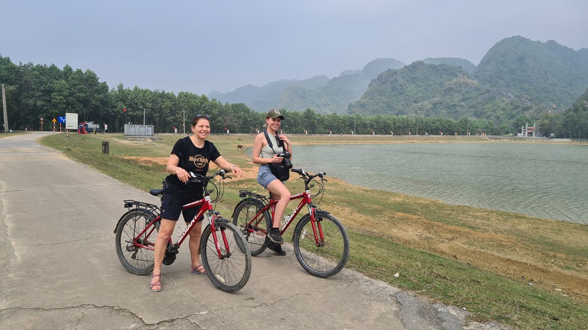 Wednesday, cycling and rowing boat Ninh Binh: