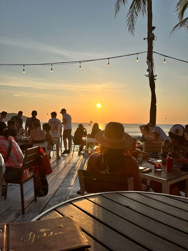 Sonnenuntergang in der Strandbar