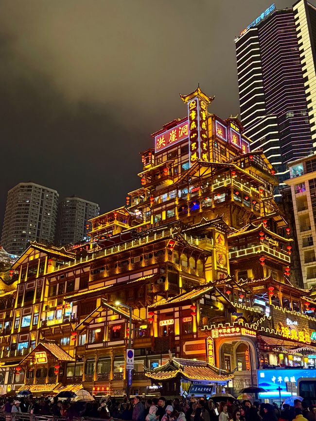 With the Bullet Trains 🚅
CHINA 🇨🇳 & JAPAN 🇯🇵 Discovering      
Part 3: Chongqing