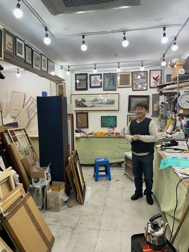 A traditional art shop in Itaewon