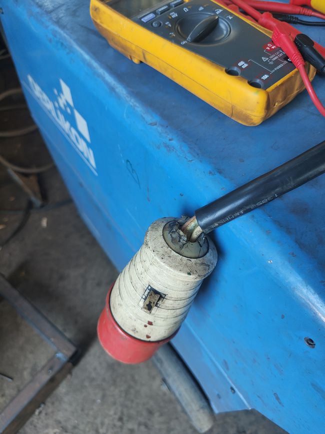 Zuerst mal den Stecker neu anschliessen