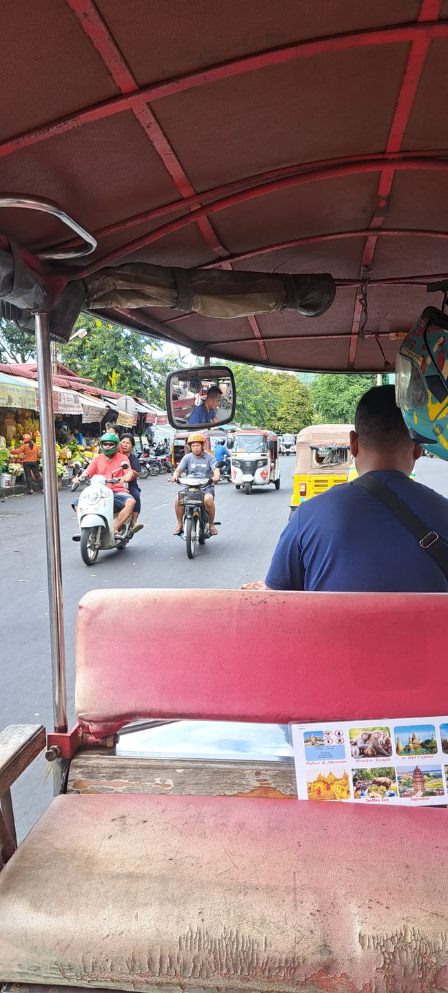 Phnom Penh - Tuc-Tuc ride through the city