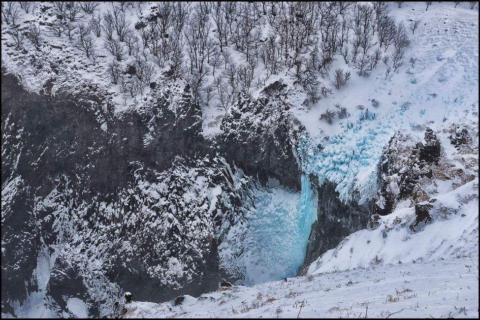 zugefrorener Wasserfall