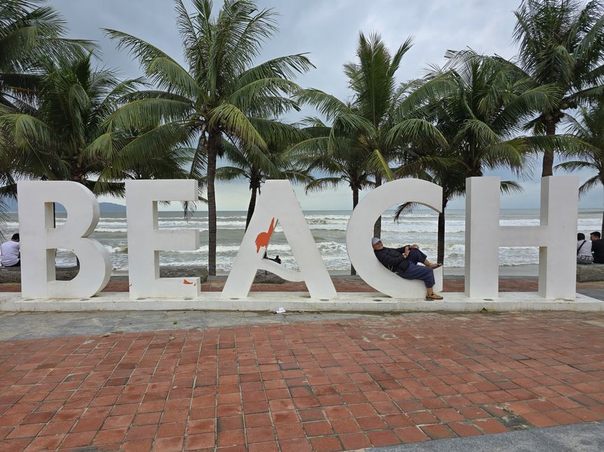 Vorüber die Flut.
Wer sah es wohl, du selig Land, 
wie dich die Welle überwand.