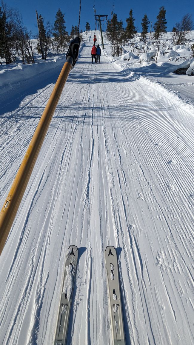 Tag 13 Skifahren in Saariselkä oder: Wir teilen uns die Piste mit Wölfen!?