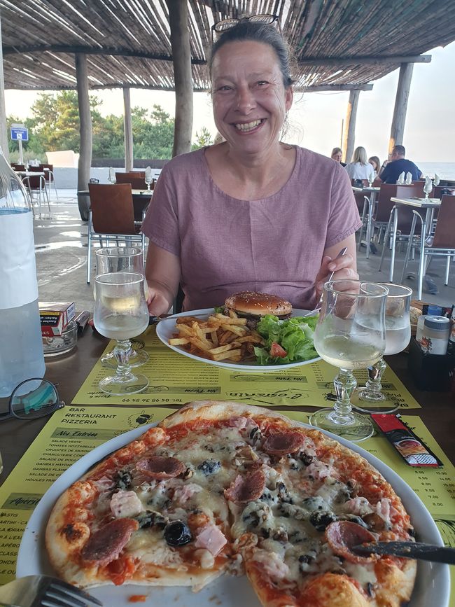 Pizza (erstaunlich gut) und Burger