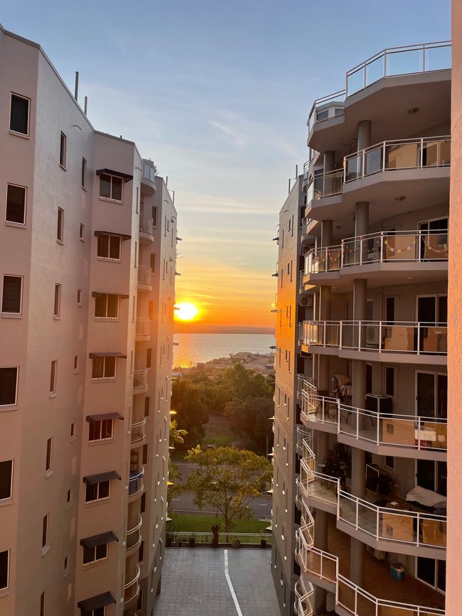 Unerwarteter Blick bei Sonnenaufgang vom Balkon unseres Sposrrments