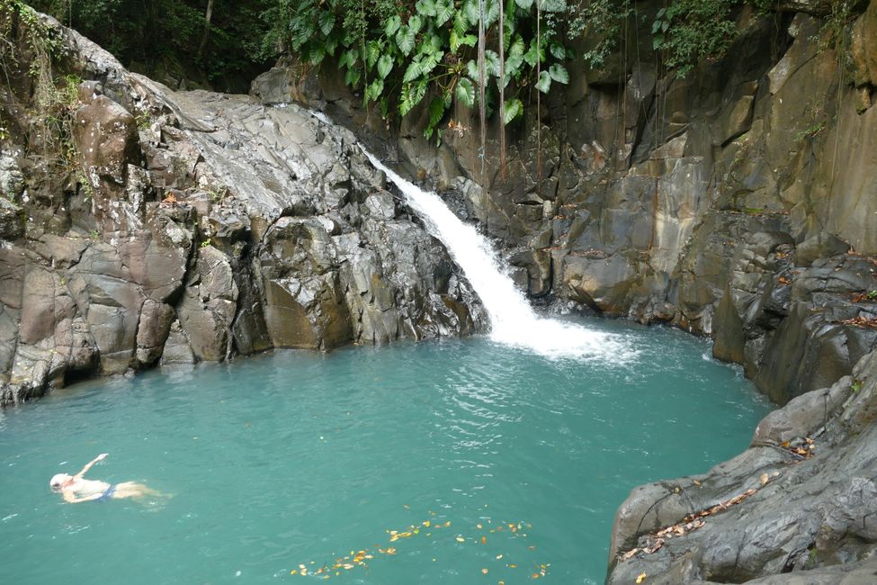 Erfrischung im Dschungel und an einem der schönsten Strände von Guadeloupe