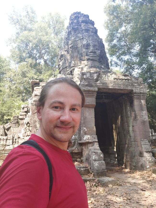... stolz, den ersten kleinen Tempel erreicht zu haben, da kamen aber noch einige ... ;-)