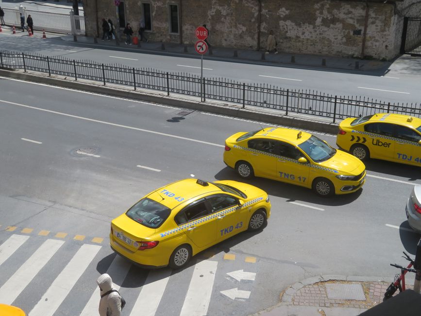 Taxis. (Le klaxon, il faut l'imaginer)