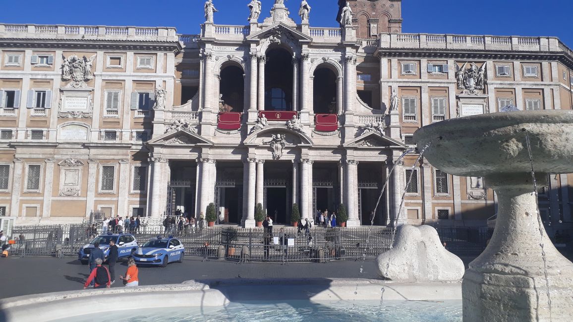Morgens um 8.00 Uhr an der Basilika Santa Maria Maggiore.