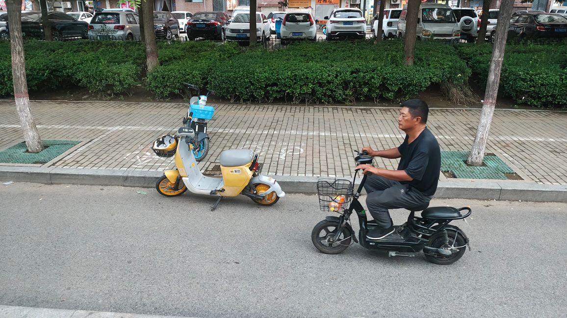 Blaue und gelbe Leihroller